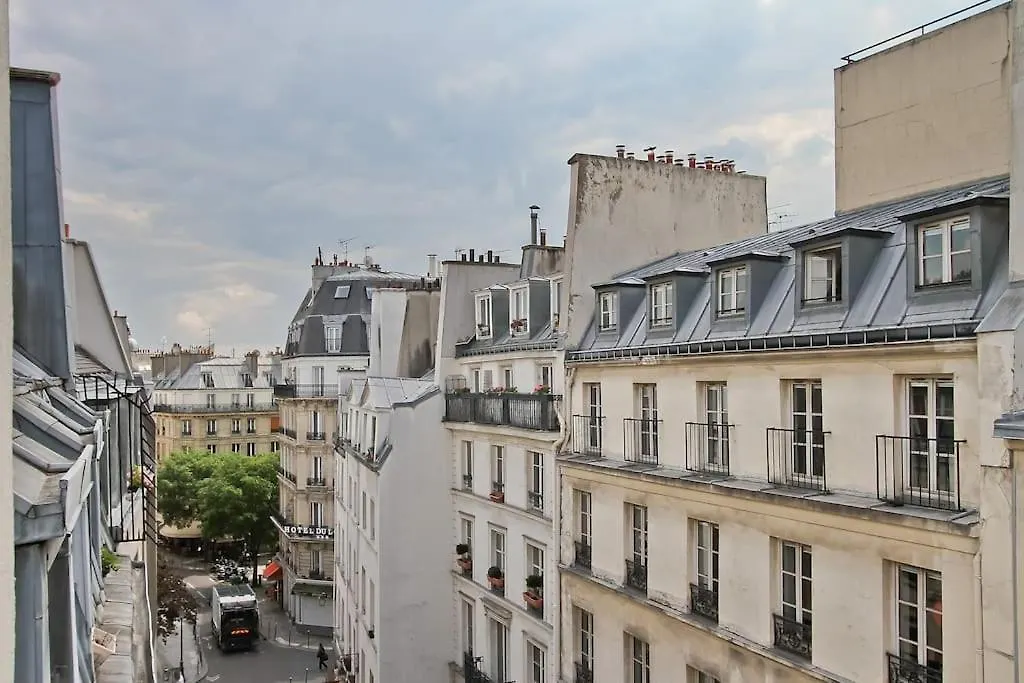 Charming Apartment In Le Marais Paris